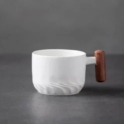 Kaffeetasse aus Keramik mit Holzgriff – Tasse mit Farbverlaufsglasur für das Homeoffice