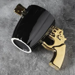 Kaffeetasse mit Revolvergriff – Einzigartige Tasse mit Waffenmotiv für Waffenliebhaber