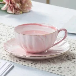 Kaffeetasse und Untertasse aus Porzellan mit Marmorstruktur – elegantes Nachmittagstee-Set
