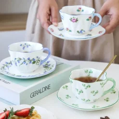 Kaffeetassen- und Untertassen-Set aus Bone China – elegantes Geschirr für das Home Office