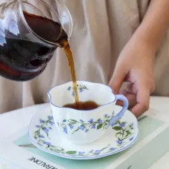 Kaffeetassen- und Untertassen-Set aus Bone China – elegantes Geschirr für das Home Office