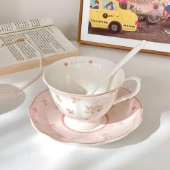 Kaffeetassen-Set aus Keramik mit Blumenmuster und rosa Rosen und Kaninchenmotiv – 250 ml