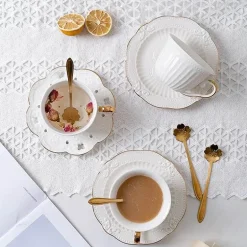 Kaffeetassen-Set aus Porzellan mit Untertasse – elegantes Trinkgeschirr