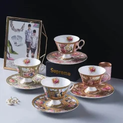 Kaffeetassen-Set aus rosafarbenem Bone China – elegantes Design mit hohem Fuß