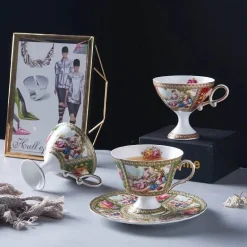 Kaffeetassen-Set aus rosafarbenem Bone China – elegantes Design mit hohem Fuß