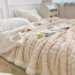 Karierte Überwurfdecke – Gemütlicher Wohndekor-Akzent