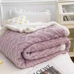 Karierte Überwurfdecke – Gemütlicher Wohndekor-Akzent