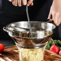 Kartoffelstampfer aus Edelstahl – Küchenwerkzeug für glattes Kartoffelpüree