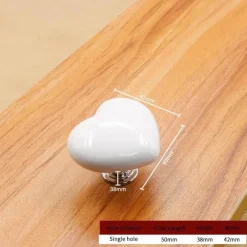 Keramik-Schrankgriff in Herzform – dekorativer Türknauf-Akzent