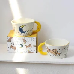 Keramiktasse mit Bärenmond – süße handbemalte Kaffeetasse