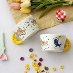 Keramiktasse mit Bärenmond – süße handbemalte Kaffeetasse