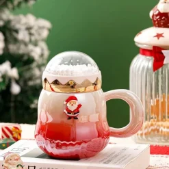 Keramiktasse mit Deckel und Weihnachtsmannmotiv – festliches Trinkgeschirr als Geschenk für fröhliche Momente