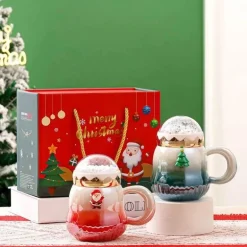 Keramiktasse mit Deckel und Weihnachtsmannmotiv – festliches Trinkgeschirr als Geschenk für fröhliche Momente