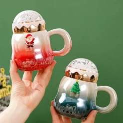Keramiktasse mit Deckel und Weihnachtsmannmotiv – festliches Trinkgeschirr als Geschenk für fröhliche Momente