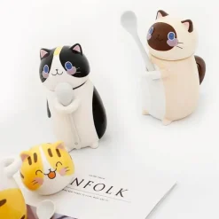 Keramiktasse mit Glückskatze und Löffel – süße Kaffeetasse