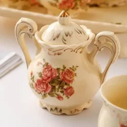 Keramik-Teeservice – Teekanne, Tassen, Untertassen, Löffel