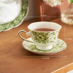 Keramikteller mit Blumenmuster – Dekoratives Geschirr