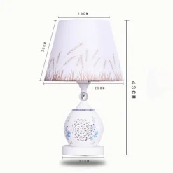 Keramik-Tischlampe – Elegantes blau-weißes Porzellandekor