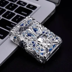 Kerosinfeuerzeug „Skeleton Armor“ – Retro-Design