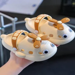 Kinderhausschuhe mit Cartoon-Flugzeug - Sommerschuhe für draußen