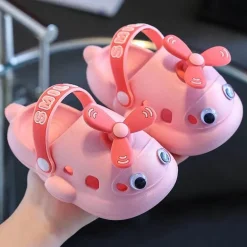 Kinderhausschuhe mit Cartoon-Flugzeug - Sommerschuhe für draußen