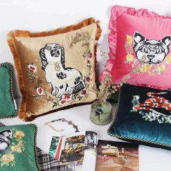 Kissenbezüge mit Katzenstickerei aus Samt und Quasten – gemütliche Kissenbezüge