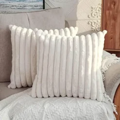 Kissenbezug aus Kunstfell – moderner strukturierter Akzent für die Inneneinrichtung