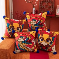 Kissenbezug „Drachenjahr“ 45 x 45 cm – bestickt mit Haarball-Dekor