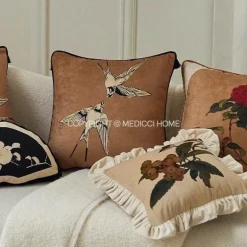 Kissenbezug mit Blumenmuster – elegantes orientalisches Dekokissen für das Schlafsofa