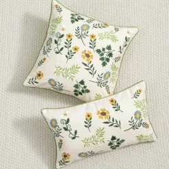 Kissenbezug mit botanischem Blumenmuster – Dekorativer Kissenbezug im Landhausstil
