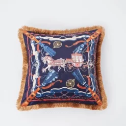 Kissenbezug mit Dschungeltieren – Luxus-Satin mit goldenen Quastenfransen