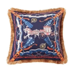 Kissenbezug mit Dschungeltieren – Luxus-Satin mit goldenen Quastenfransen