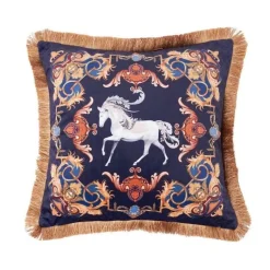 Kissenbezug mit Dschungeltieren – Luxus-Satin mit goldenen Quastenfransen