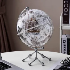 Klare Globus-Dekoration – Transparenter Akzent für Ihr Zuhause