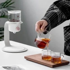 Klassische Teekanne im nordischen Stil