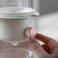 Klassische Teekanne im nordischen Stil