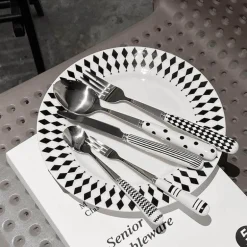 Klassisches Geschirrset – Elegante Geschirrkollektion