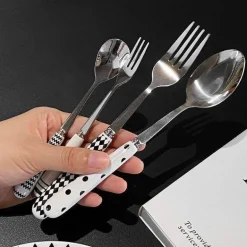 Klassisches Geschirrset – Elegante Geschirrkollektion