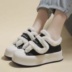 Klobige Plateauschuhe – Plüsch-Schuhwerk mit erhöhtem Absatz