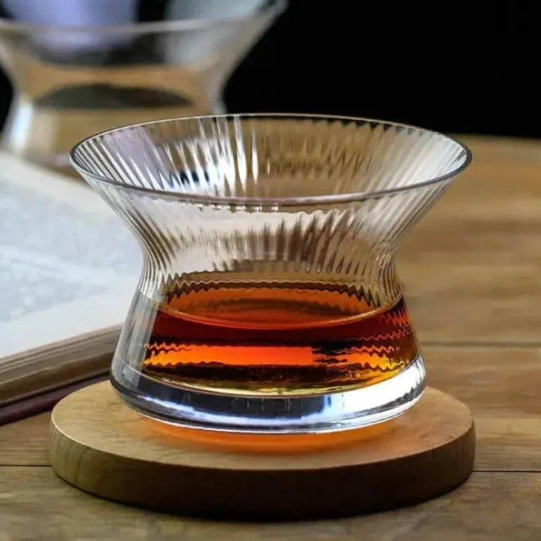 Kōmu geriffeltes Verkostungsglas – Elegantes Wein- und Cocktail-Trinkgeschirr