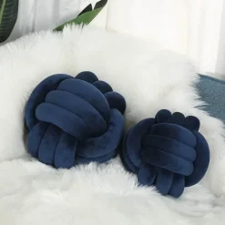 Knotenball-Plüschkissen - Gemütliches Dekokissen