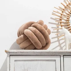 Knotenball-Plüschkissen - Gemütliches Dekokissen