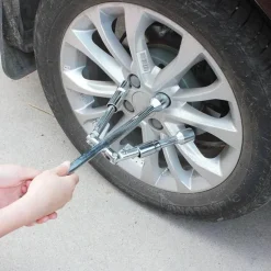 Kompakter Reifenschlüssel - Quick Turn Auto Tool