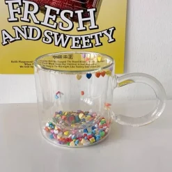 Koreanischer doppelschichtiger Glasbecher – isolierter Getränkebecher