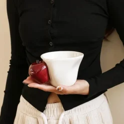 Kreative 3D-Kaffeetasse – Bananen-Apfel-Griffdesign