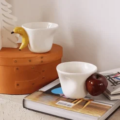 Kreative 3D-Kaffeetasse – Bananen-Apfel-Griffdesign