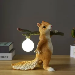 Kreative Tischlampe aus Kunstharz – einzigartige Beleuchtung für die Inneneinrichtung