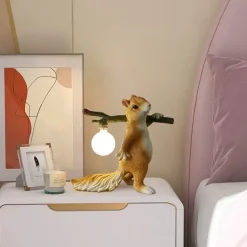 Kreative Tischlampe aus Kunstharz – einzigartige Beleuchtung für die Inneneinrichtung