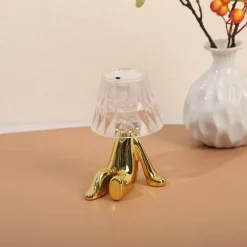 Kreative Tischlampenstatuette – einzigartige Heimdekorbeleuchtung