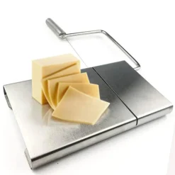 Käsehobel aus Edelstahl mit Ersatzdraht. Unverzichtbares Küchengerät für perfekt geschnittenen Käse.